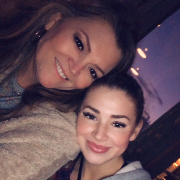 Meet your Posher, Reneé 🧜🏻‍♀️ good Juju everyday - Picture 2 of 3